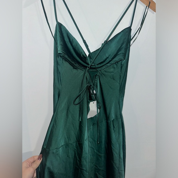 ✨HOST PICK✨NWT Revolve Gaia Dress by ASTR the Label in GREEN - Picture 10 of 14